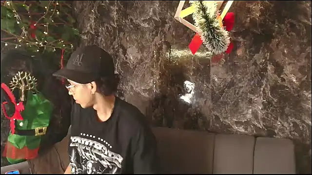 nicolai drake online show from December 3, 2025, 4:31 am