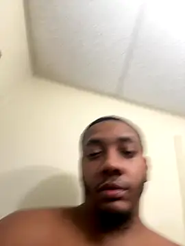 Snapshot of Kingstrokezxx chatting on December 2, 2025, 8:37 pm Kingstrokezxx online show from December 2, 2025, 8:37 pm