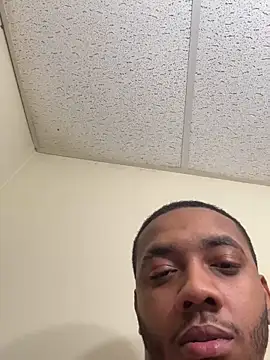 Snapshot of Kingstrokezxx chatting on December 4, 2025, 12:20 am Kingstrokezxx online show from December 4, 2025, 12:20 am