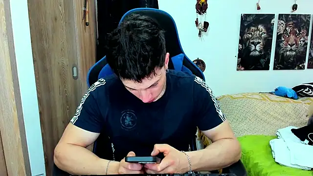 javiersexymann online show from December 12, 2024, 9:04 pm