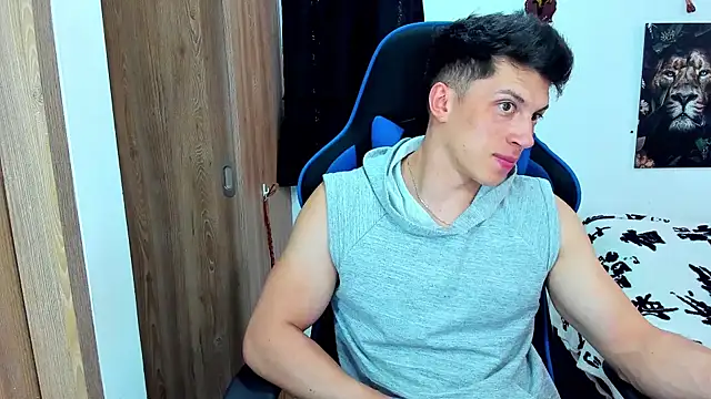 javiersexymann online show from February 10, 2025, 8:31 pm