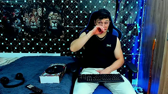Snapshot of javiersexymann chatting on May 27, 2026, 5:04 am javiersexymann online show from May 27, 2026, 5:04 am