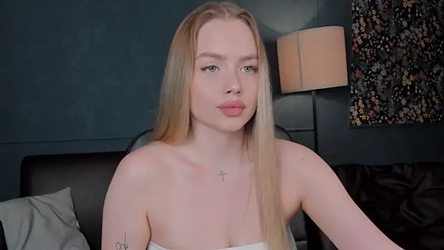 AvroraGoldie online show from September 25, 2025, 12:20 pm