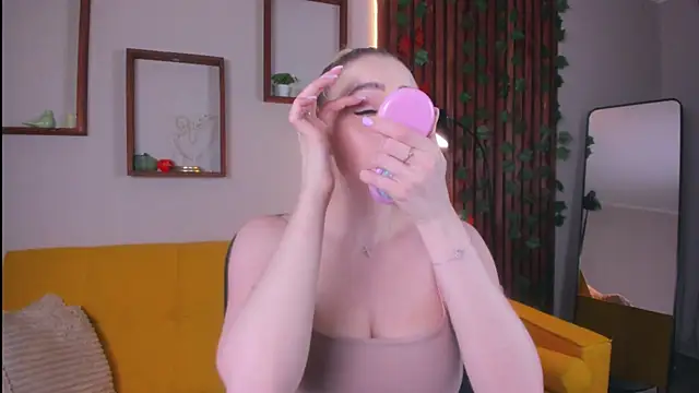 AvroraGoldie online show from December 5, 2025, 3:37 am