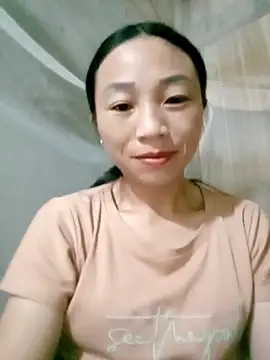 lucybaby00 online show from October 25, 2025, 8:58 pm