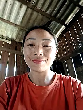 lucybaby00 online show from April 13, 2026, 5:35 am