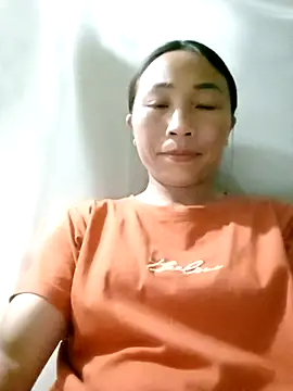 lucybaby00 online show from April 16, 2026, 2:40 pm