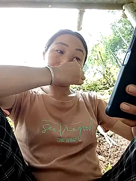 lucybaby00 online show from April 23, 2026, 5:19 am