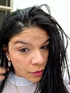 Eiimy pretty online show from October 4, 2025, 8:18 pm