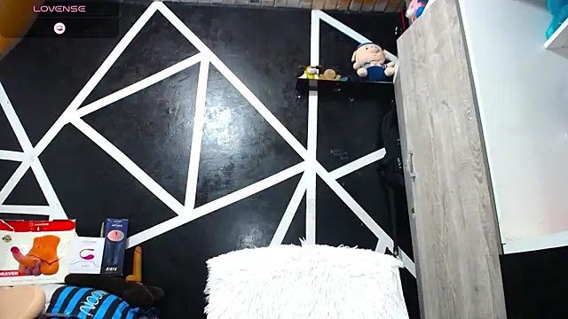 Angel latinboy online show from February 12, 2025, 9:11 pm