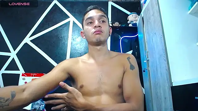 Angel latinboy online show from February 19, 2025, 9:03 pm