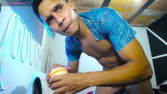 Angel latinboy online show from March 7, 2025, 2:04 am