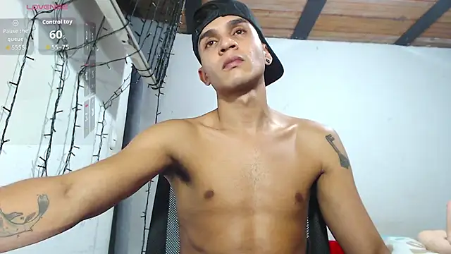 Angel latinboy online show from November 13, 2025, 7:24 pm