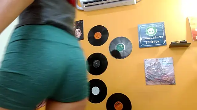 skinnyverus18 online show from November 7, 2025, 7:03 pm