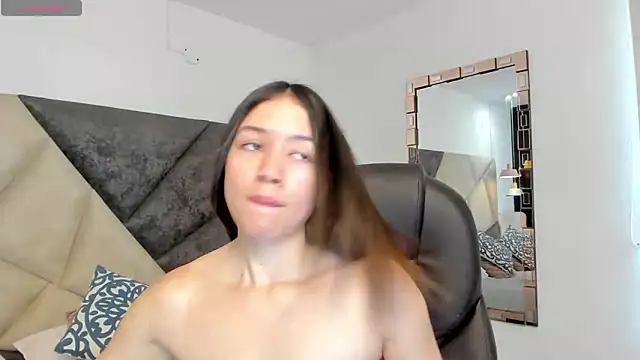 SaraWagner  online show from September 23, 2025, 6:22 pm