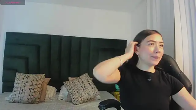 SaraWagner  online show from October 1, 2025, 6:03 pm