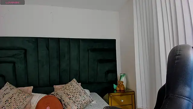 SaraWagner  online show from February 6, 2026, 12:04 am