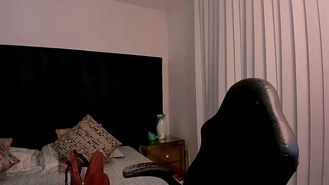 SaraWagner  online show from April 11, 2026, 12:15 am