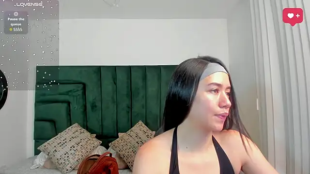 SaraWagner  online show from April 13, 2026, 12:05 am