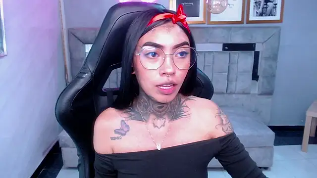 Ashley Blum v online show from September 17, 2025, 7:37 pm