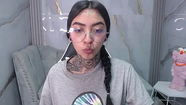 Ashley Blum v online show from September 24, 2025, 7:50 pm