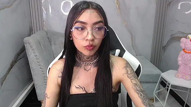 Ashley Blum v online show from October 10, 2025, 8:08 pm