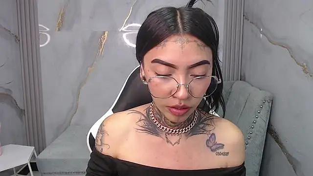 Ashley Blum v online show from October 29, 2025, 8:10 pm