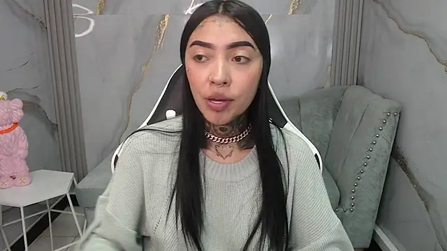 Ashley Blum v online show from November 4, 2025, 8:08 pm