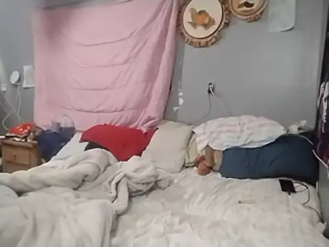 Snapshot of Dick2long87 chatting on January 18, 2026, 2:37 am Dick2long87 online show from January 18, 2026, 2:37 am