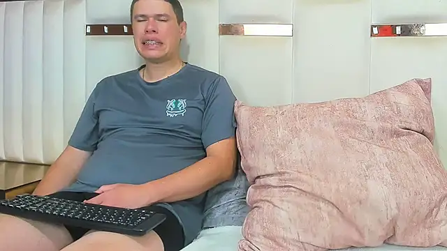 CandyandSteven online show from December 18, 2025, 3:12 am