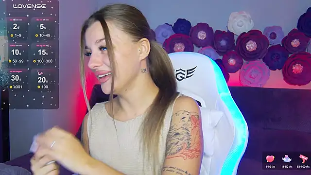 Snapshot of LindaBrilliant chatting on September 22, 2025, 3:30 am LindaBrilliant online show from September 22, 2025, 3:30 am