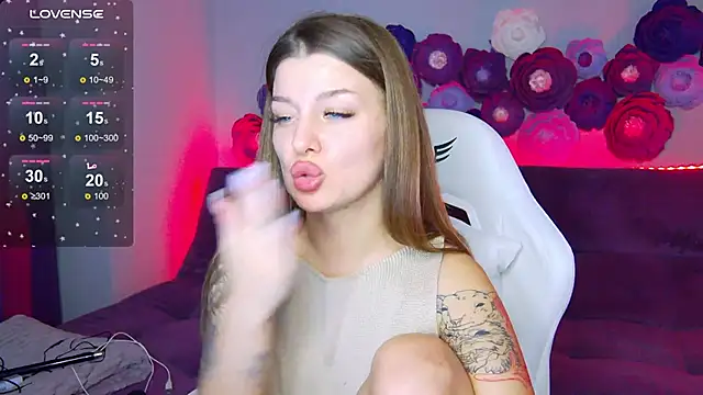 Snapshot of LindaBrilliant chatting on October 11, 2025, 2:48 pm LindaBrilliant online show from October 11, 2025, 2:48 pm