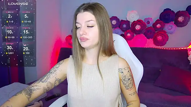 Snapshot of LindaBrilliant chatting on October 12, 2025, 2:54 am LindaBrilliant online show from October 12, 2025, 2:54 am