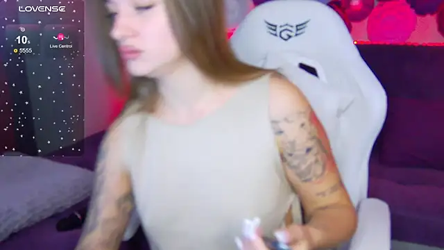 Snapshot of LindaBrilliant chatting on October 15, 2025, 2:55 am LindaBrilliant online show from October 15, 2025, 2:55 am