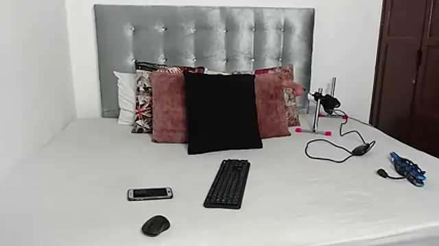 DaiishaWolf online show from November 5, 2025, 6:30 pm