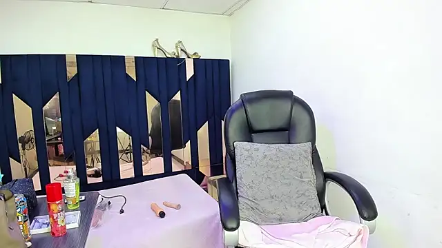 Aisha hotts777 online show from April 26, 2026, 3:26 am