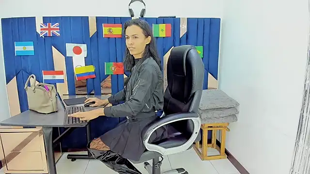 Aisha hotts777 online show from June 29, 2026, 6:19 pm