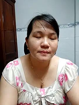  Babyrose  online show from September 24, 2025, 6:00 pm