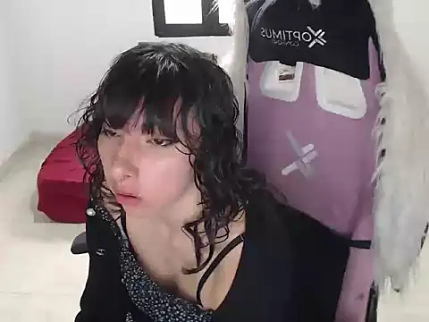 ScarlettShirahoshi online show from April 13, 2026, 5:07 pm