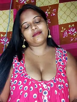 Hot-Show2 online show from November 6, 2025, 4:08 pm