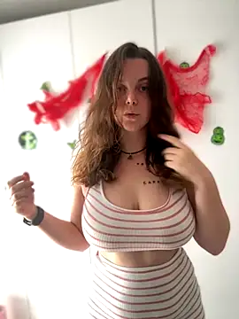 TenderLaGlamor online show from October 23, 2025, 10:58 am