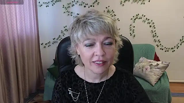 Snapshot of Rosette_Pricky chatting on May 17, 2026, 1:18 pm Rosette Pricky online show from May 17, 2026, 1:18 pm
