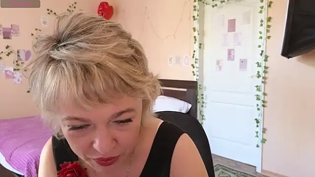 Snapshot of Rosette_Pricky chatting on May 22, 2026, 1:28 pm Rosette Pricky online show from May 22, 2026, 1:28 pm