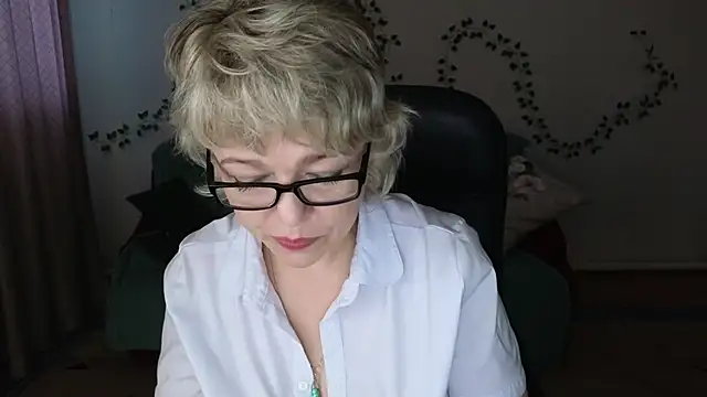 Snapshot of Rosette_Pricky chatting on June 3, 2026, 2:33 pm Rosette Pricky online show from June 3, 2026, 2:33 pm