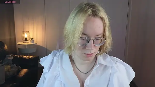 Amanda Butlerr online show from June 28, 2026, 3:29 pm