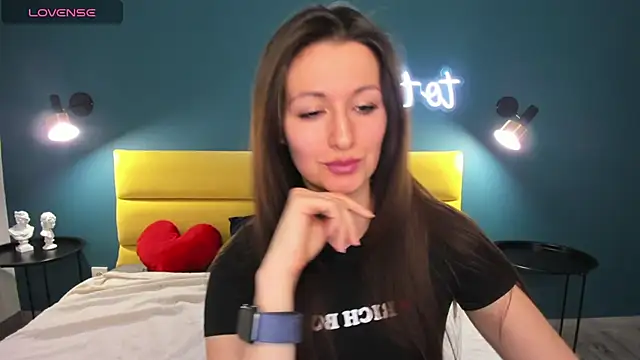 Joan Nelson online show from April 23, 2026, 1:29 am