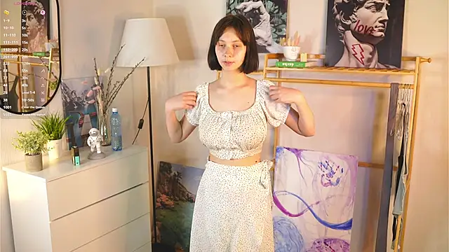 Snapshot of SuzanneHowse chatting on September 9, 2025, 7:19 am SuzanneHowse online show from September 9, 2025, 7:19 am