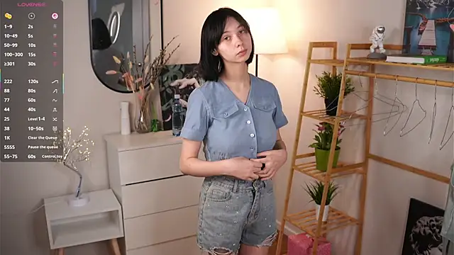 Snapshot of SuzanneHowse chatting on October 17, 2025, 7:00 am SuzanneHowse online show from October 17, 2025, 7:00 am