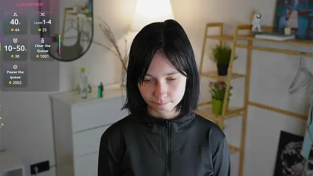 Snapshot of SuzanneHowse chatting on November 4, 2025, 4:33 am SuzanneHowse online show from November 4, 2025, 4:33 am