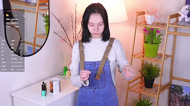 Snapshot of SuzanneHowse chatting on February 4, 2026, 3:12 am SuzanneHowse online show from February 4, 2026, 3:12 am